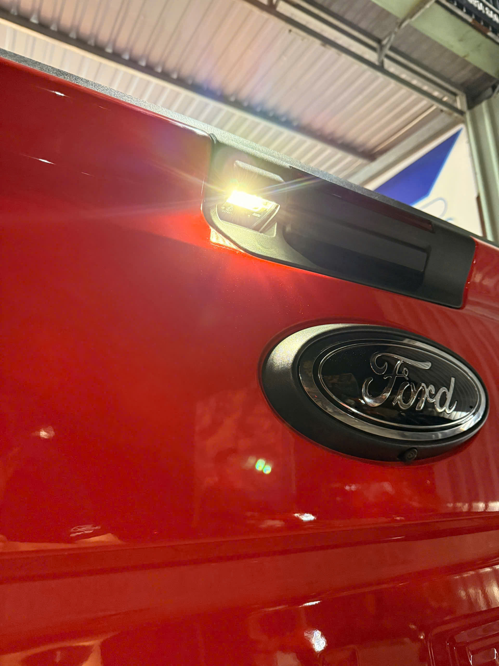 Tay mở bửng Xe Ford Có Đèn (2)