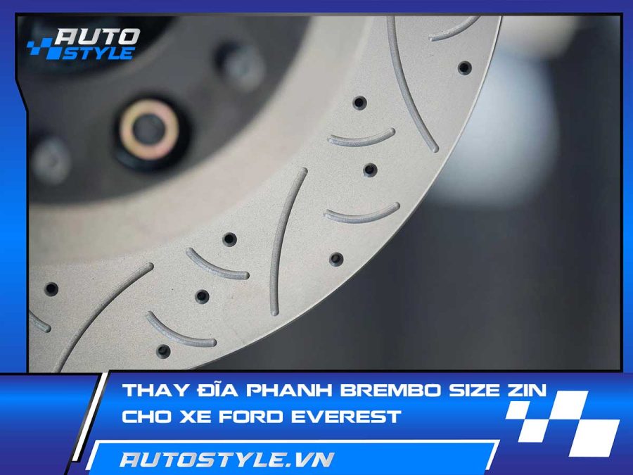 Thay đĩa phanh Brembo size zin cho xe Ford Everest