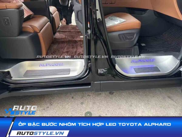 Ốp Bậc Bước Nhôm Tích Hợp LED Toyota Alphard Đẳng Cấp Và Sự Bảo Vệ Hoàn Hảo