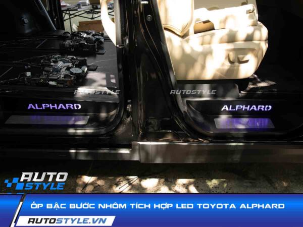 Ốp Bậc Bước Nhôm Tích Hợp LED Toyota Alphard Đẳng Cấp Và Sự Bảo Vệ Hoàn Hảo