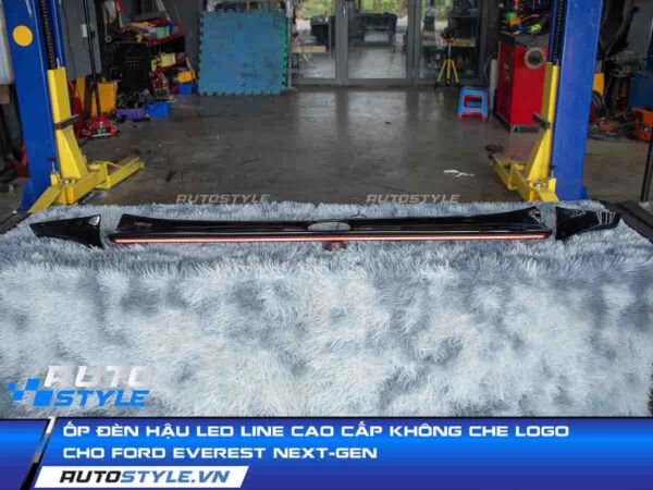 Ốp Đèn Hậu Led Line Không Che Logo Cho Ford Everest Next-Gen Cao Cấp