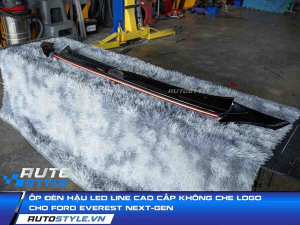 Ốp Đèn Hậu Led Line Không Che Logo Cho Ford Everest Next-Gen Cao Cấp