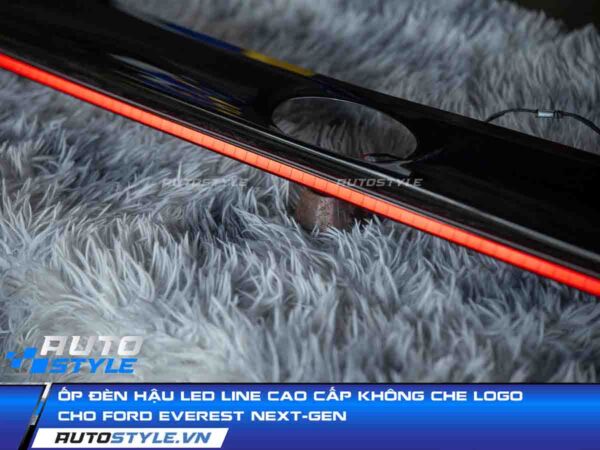 Ốp Đèn Hậu Led Line Không Che Logo Cho Ford Everest Next-Gen Cao Cấp