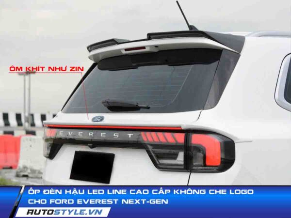 Ốp Đèn Hậu Led Line Không Che Logo Cho Ford Everest Next-Gen Cao Cấp