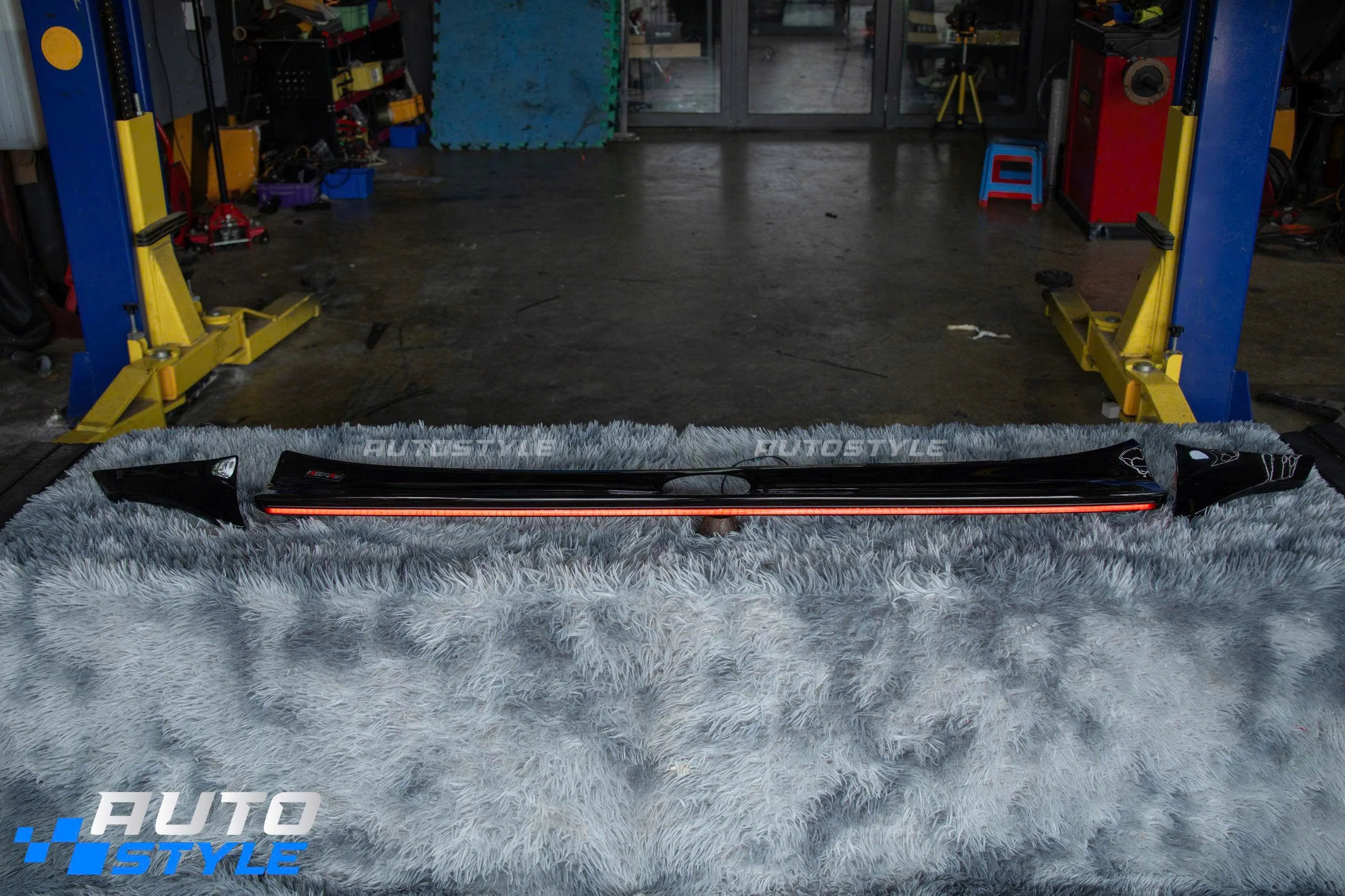 Đèn Hậu Ford Everest Spoiler Full Cây 3 Món – Nâng Cấp Đuôi Xe Liền Mạch, Hiện Đại Hơn