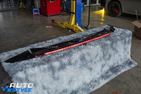 Đèn Hậu Ford Everest Spoiler Full Cây 3 Món – Nâng Cấp Đuôi Xe Liền Mạch, Hiện Đại Hơn