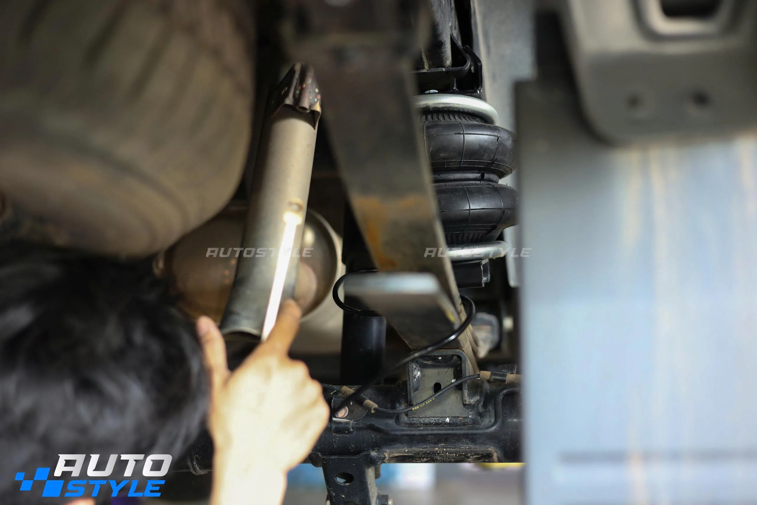 Mitsubishi Triton Lắp Bầu Hơi Trợ Tải Đừng Để Xe Xệ Đuôi Khi Thường Xuyên Chở Nặng