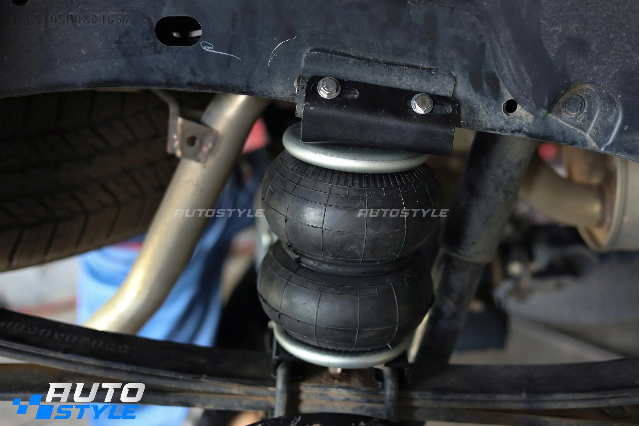 Mitsubishi Triton Lắp Bầu Hơi Trợ Tải Đừng Để Xe Xệ Đuôi Khi Thường Xuyên Chở Nặng