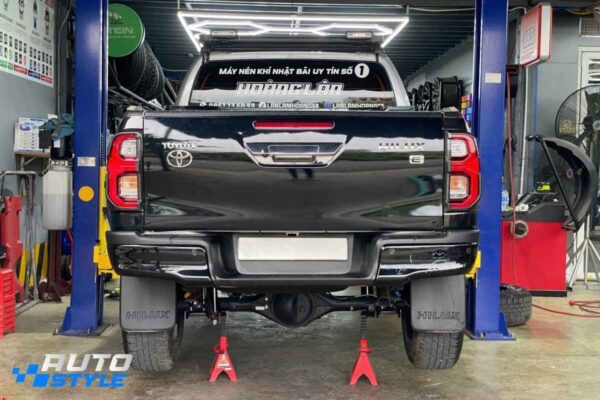 Toyota Hilux Lắp Bầu Hơi Trợ Tải Chống Xệ Đuôi Giữ Đuôi Xe Ổn Định Khi Chở Nặng