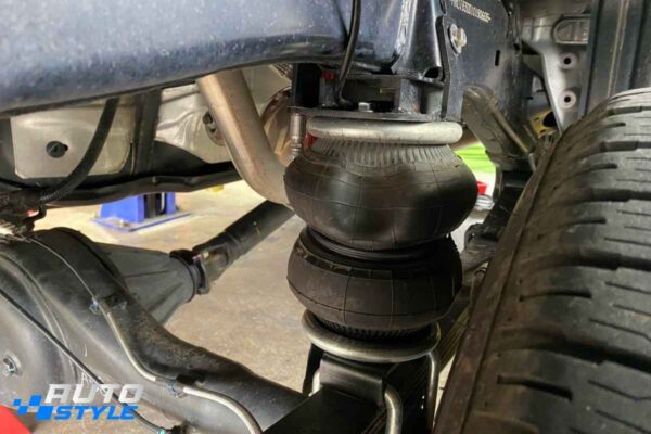 Toyota Hilux Lắp Bầu Hơi Trợ Tải Chống Xệ Đuôi Giữ Đuôi Xe Ổn Định Khi Chở Nặng