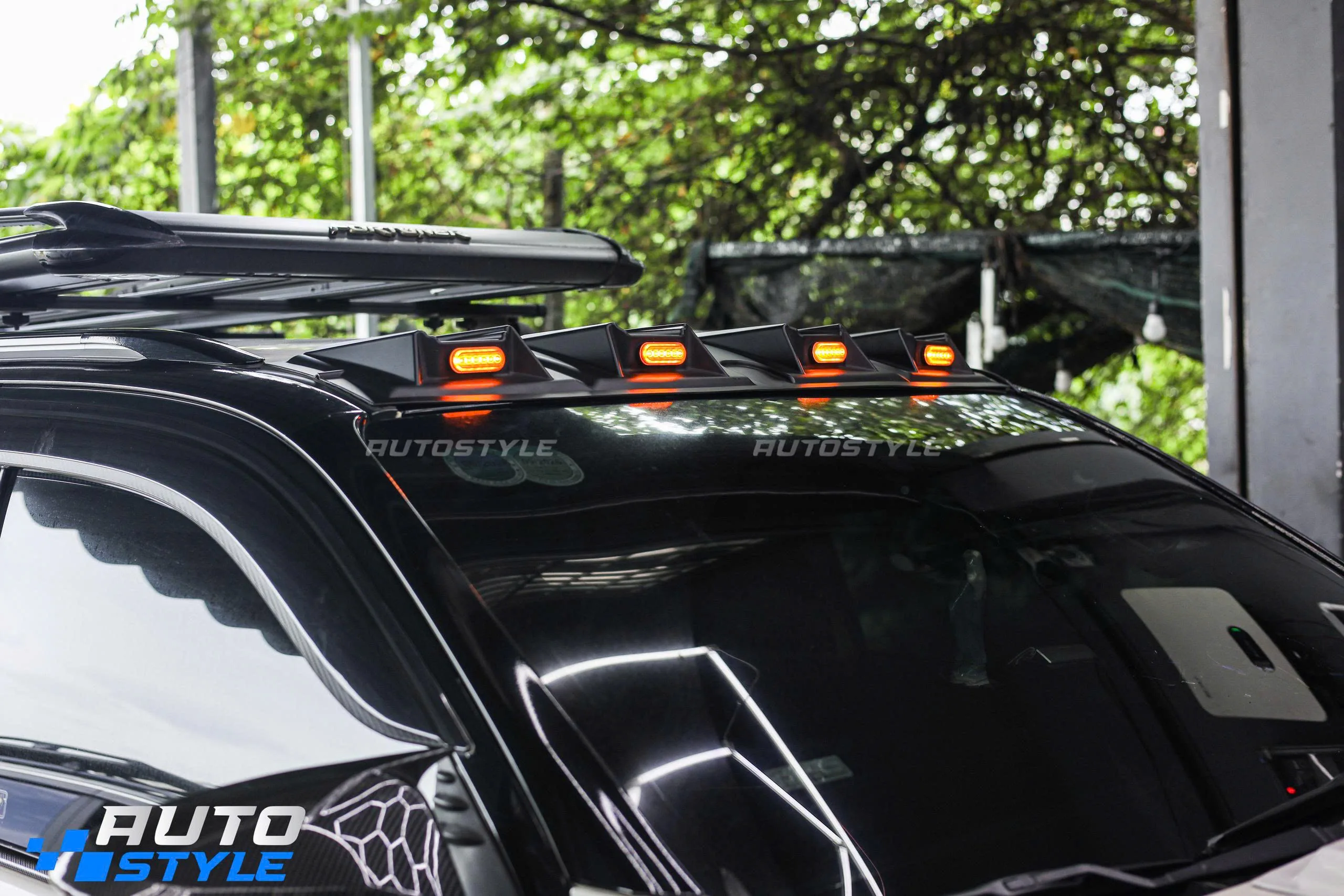 Ăng Ten Định Vị Đầu Xe Thân Carbon Chân Lò Xo – Vì Sao Dân Bán Tải, SUV Ưa Chuộng?