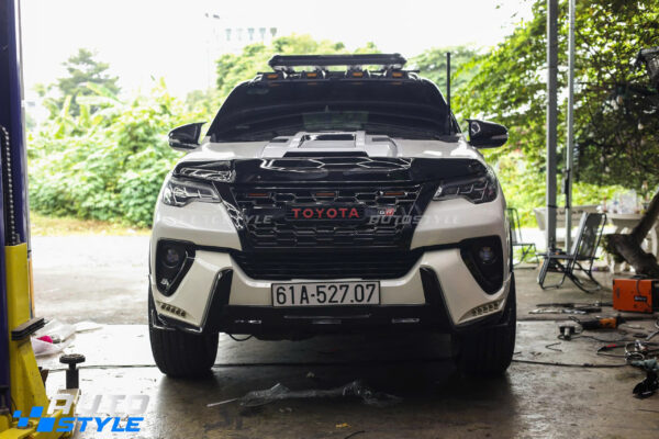 Ăng Ten Định Vị Đầu Xe Thân Carbon Chân Lò Xo: Vì Sao Dân Bán Tải, SUV Ưa Chuộng?