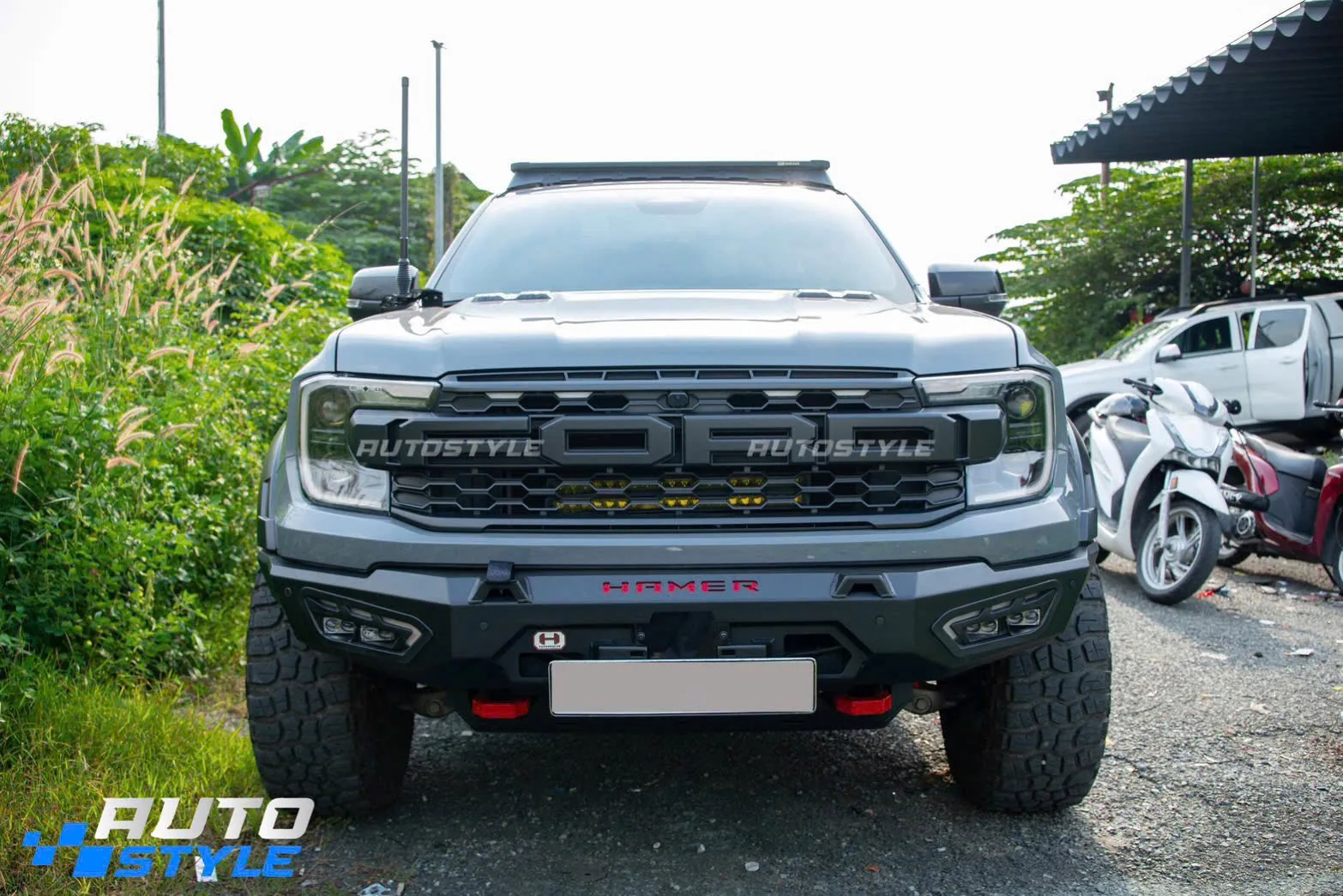 Ăng Ten Định Vị Đầu Xe Thân Carbon Chân Lò Xo: Vì Sao Dân Bán Tải, SUV Ưa Chuộng?