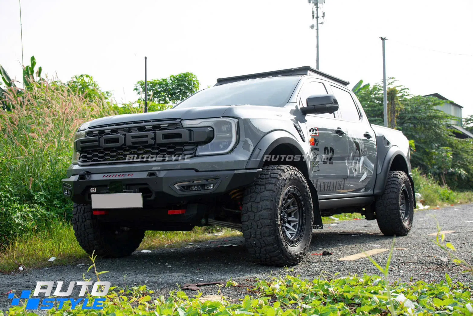 Ăng Ten Định Vị Đầu Xe Thân Carbon Chân Lò Xo: Vì Sao Dân Bán Tải, SUV Ưa Chuộng?