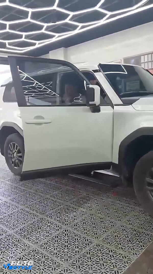 Bậc Bước Điện Land Cruiser Prado LC250: Tự Động Đóng Mở, Chống Kẹt, Chịu Tải Đến 300kg