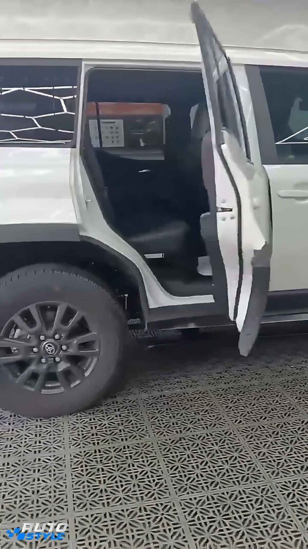 Bậc Bước Điện Land Cruiser Prado LC250: Tự Động Đóng Mở, Chống Kẹt, Chịu Tải Đến 300kg