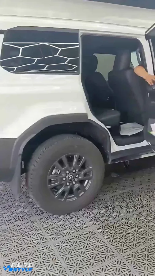 Bậc Bước Điện Land Cruiser Prado LC250: Tự Động Đóng Mở, Chống Kẹt, Chịu Tải Đến 300kg