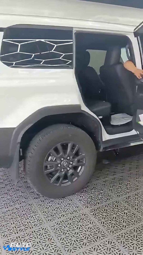 Bậc Bước Điện Land Cruiser Prado LC250: Tự Động Đóng Mở, Chống Kẹt, Chịu Tải Đến 300kg