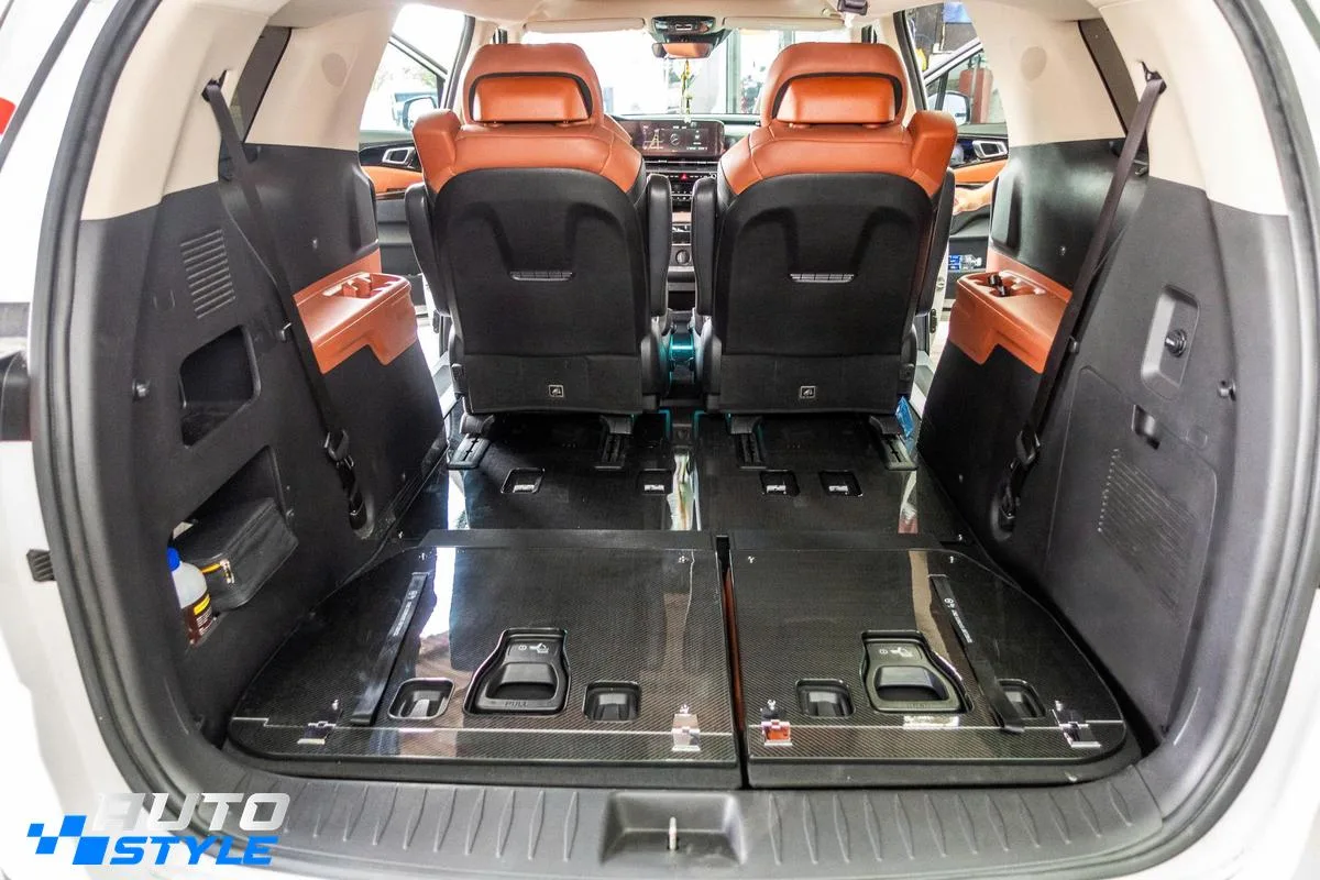 Sàn Carbon Fiber Kia Carnival Nguyên Tấm: Hết Cảnh Sàn Nỉ Ẩm Mốc, Bốc Mùi – Lau Sạch Trong 30 Giây