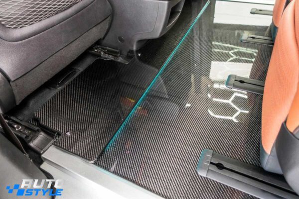 Sàn Carbon Fiber Kia Carnival Nguyên Tấm: Hết Cảnh Sàn Nỉ Ẩm Mốc, Bốc Mùi – Lau Sạch Trong 30 Giây