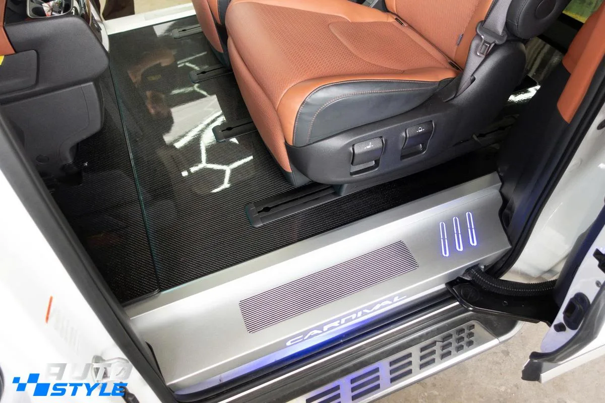 Sàn Carbon Fiber Kia Carnival Nguyên Tấm: Hết Cảnh Sàn Nỉ Ẩm Mốc, Bốc Mùi – Lau Sạch Trong 30 Giây