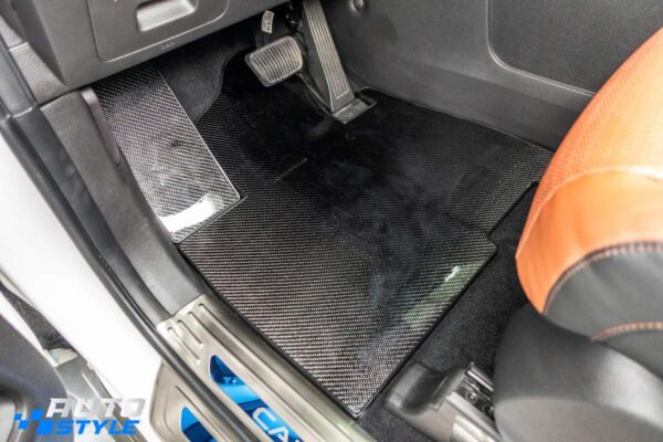 Sàn Carbon Fiber Kia Carnival Nguyên Tấm: Hết Cảnh Sàn Nỉ Ẩm Mốc, Bốc Mùi – Lau Sạch Trong 30 Giây