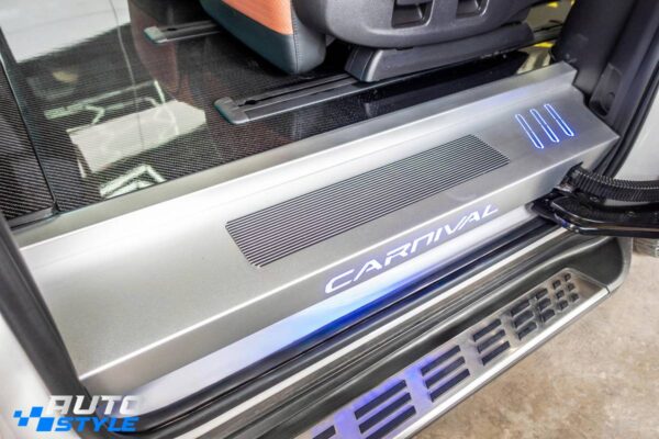 Sàn Carbon Fiber Kia Carnival Nguyên Tấm: Hết Cảnh Sàn Nỉ Ẩm Mốc, Bốc Mùi – Lau Sạch Trong 30 Giây