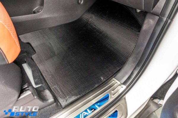 Sàn Carbon Fiber Kia Carnival Nguyên Tấm: Hết Cảnh Sàn Nỉ Ẩm Mốc, Bốc Mùi – Lau Sạch Trong 30 Giây