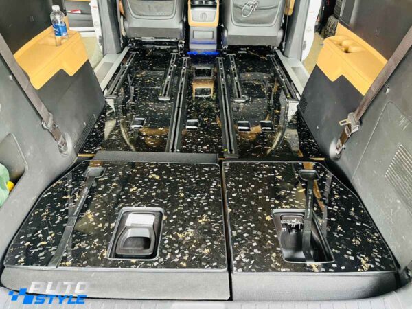Sàn Carbon Kia Carnival Full Combo: Forged Carbon Lá Vàng, Bảng Tên LED & Ốp Bậc Nhôm Cửa Lùa