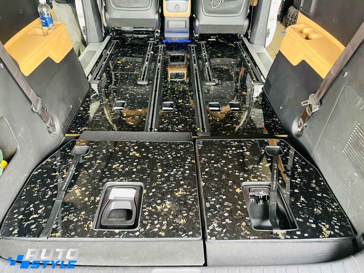 Sàn Carbon Kia Carnival Full Combo: Forged Carbon Lá Vàng, Bảng Tên LED & Ốp Bậc Nhôm Cửa Lùa