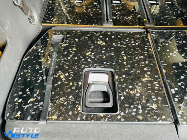 Sàn Carbon Kia Carnival Full Combo: Forged Carbon Lá Vàng, Bảng Tên LED & Ốp Bậc Nhôm Cửa Lùa