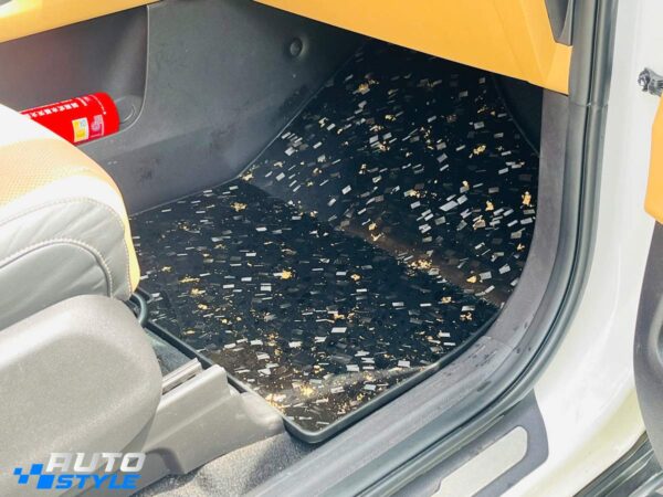 Sàn Carbon Kia Carnival Full Combo: Forged Carbon Lá Vàng, Bảng Tên LED & Ốp Bậc Nhôm Cửa Lùa