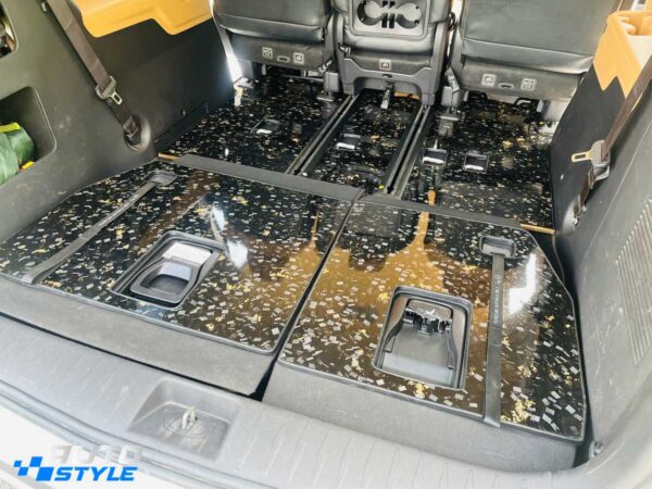 Sàn Carbon Kia Carnival Full Combo: Forged Carbon Lá Vàng, Bảng Tên LED & Ốp Bậc Nhôm Cửa Lùa