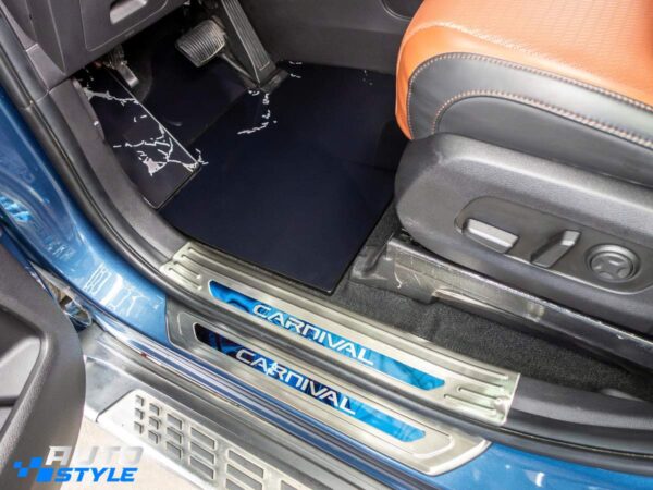 Sàn Nhôm Vân Đá Trắng Đen Kia Carnival: Top 2 Được Ưa Chuộng, Khoang Xe Sang Như Limousine