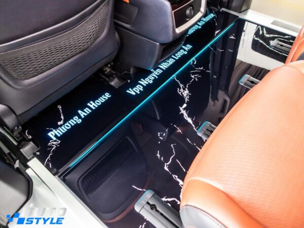 Sàn Nhôm Vân Đá Trắng Đen Kia Carnival: Top 2 Được Ưa Chuộng, Khoang Xe Sang Như Limousine