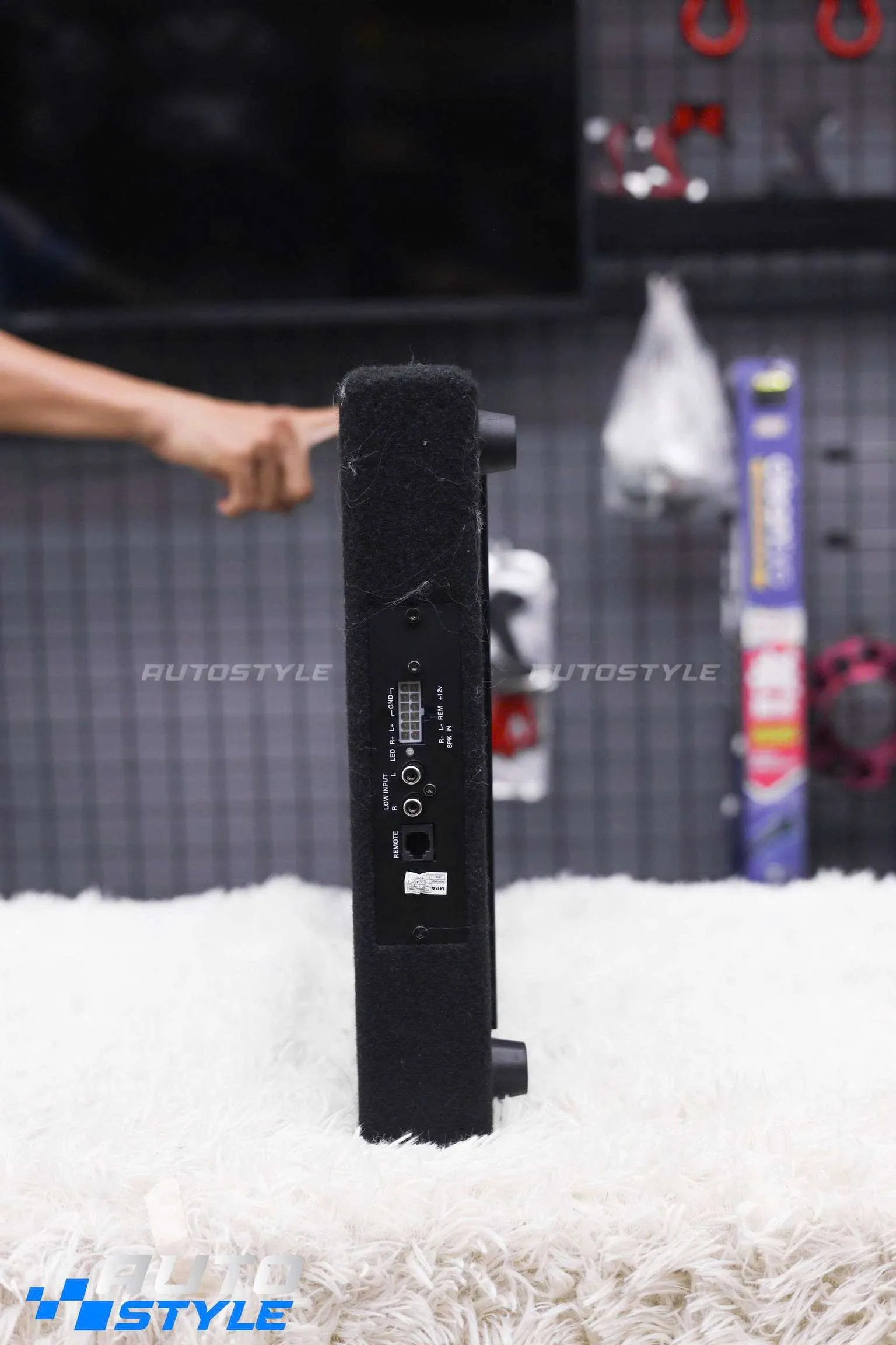 Sub Hơi Tích Hợp Amply Rockpower R10SL: Bass Sâu, Lắp Gọn Cho Xe Bán Tải
